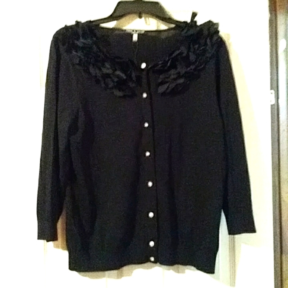 Cable & gauge button up blouse with flower petals around front collar. Size PXL